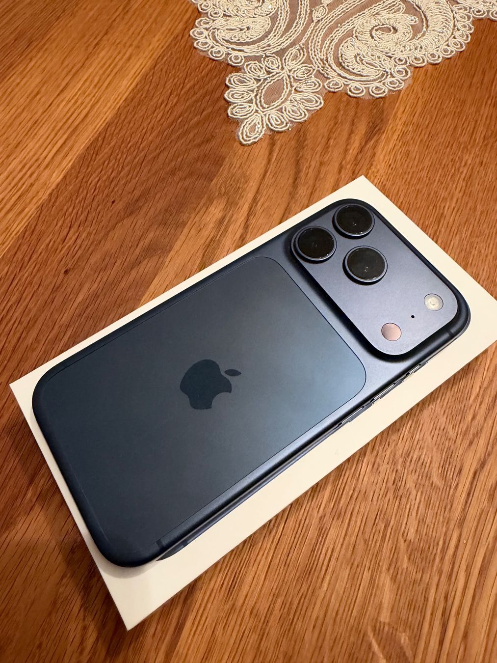 Apple Telefoni cellulari / Smartphones: iPhone 17 Pro, Deep Blue, 512 GB – Usato da Erlenbach ZH venduto da lin_8y8y 2