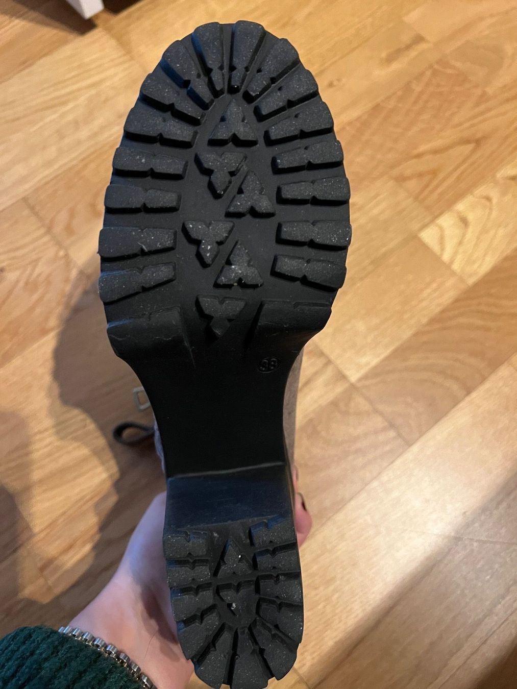 Scarpe da donna: Wildleder Stiefeletten – Usato da Egerkingen venduto da ear_k6fg 2