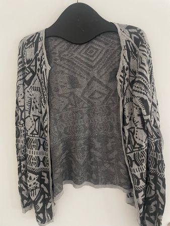 VERO MODA Strickjacke, Cardigan, Gr. S, Grau-Schwarz, Top! (