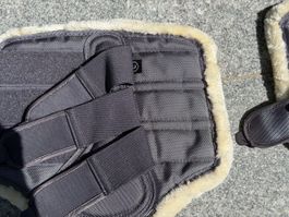 Pferde Gamaschen Set lila mit Lammfell Grösse L neuwertig