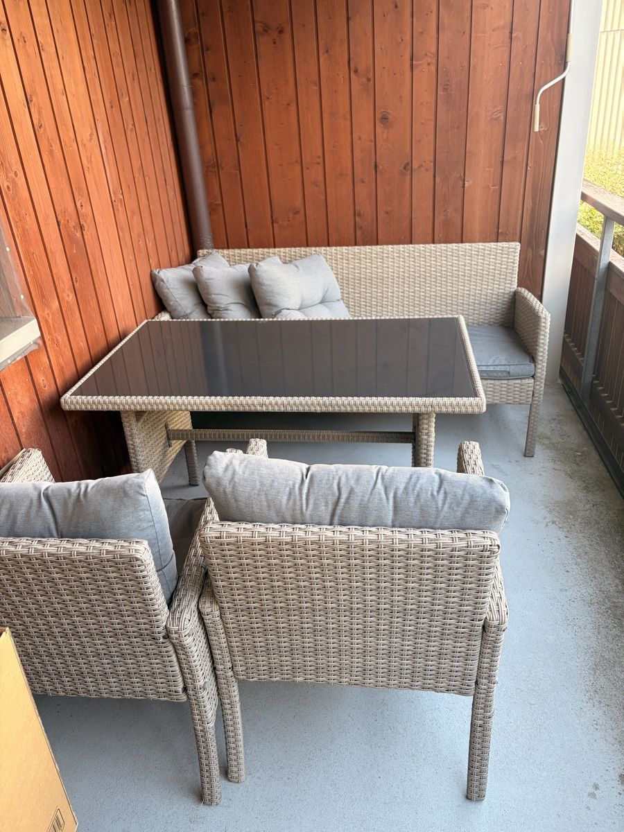 Ensemble table et chaises: Gartentisch – D'occasion à Hinwil par she_qkn2