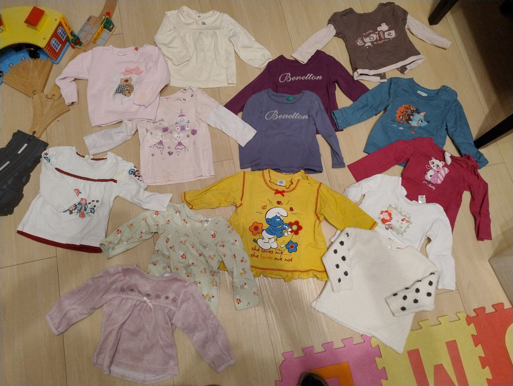 Lotti & Set di vestiti: Mädchenoberteile Gr. 80 – Usato da Bätterkinden venduto da livingdreams