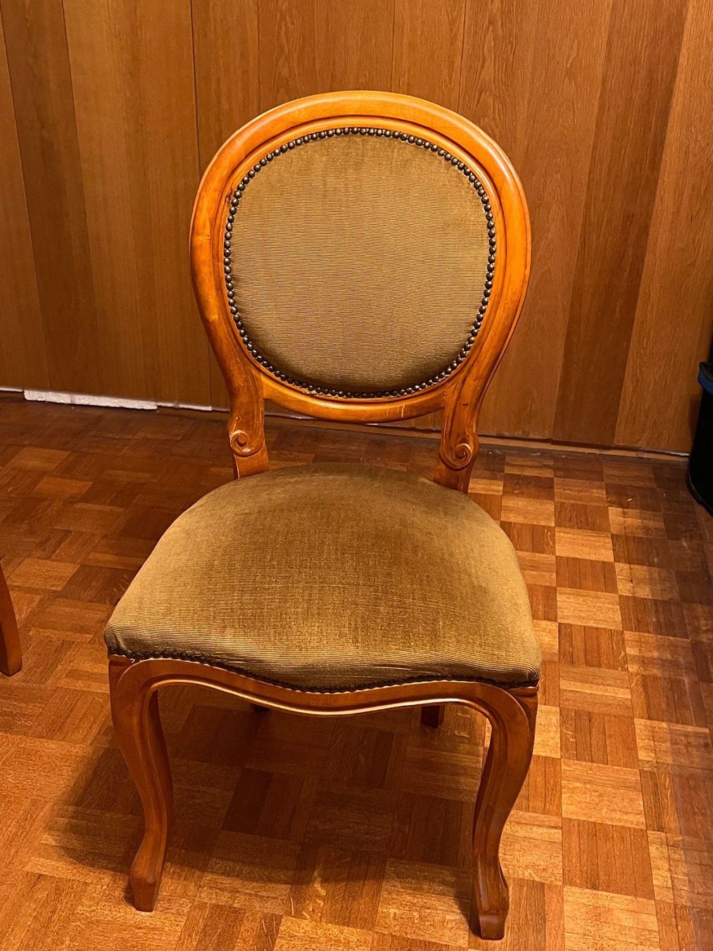 &Tradition Sedie: 4 elegante Wohnzimmerstühle im klassischen Stil – Usato da Wallbach venduto da Rufda