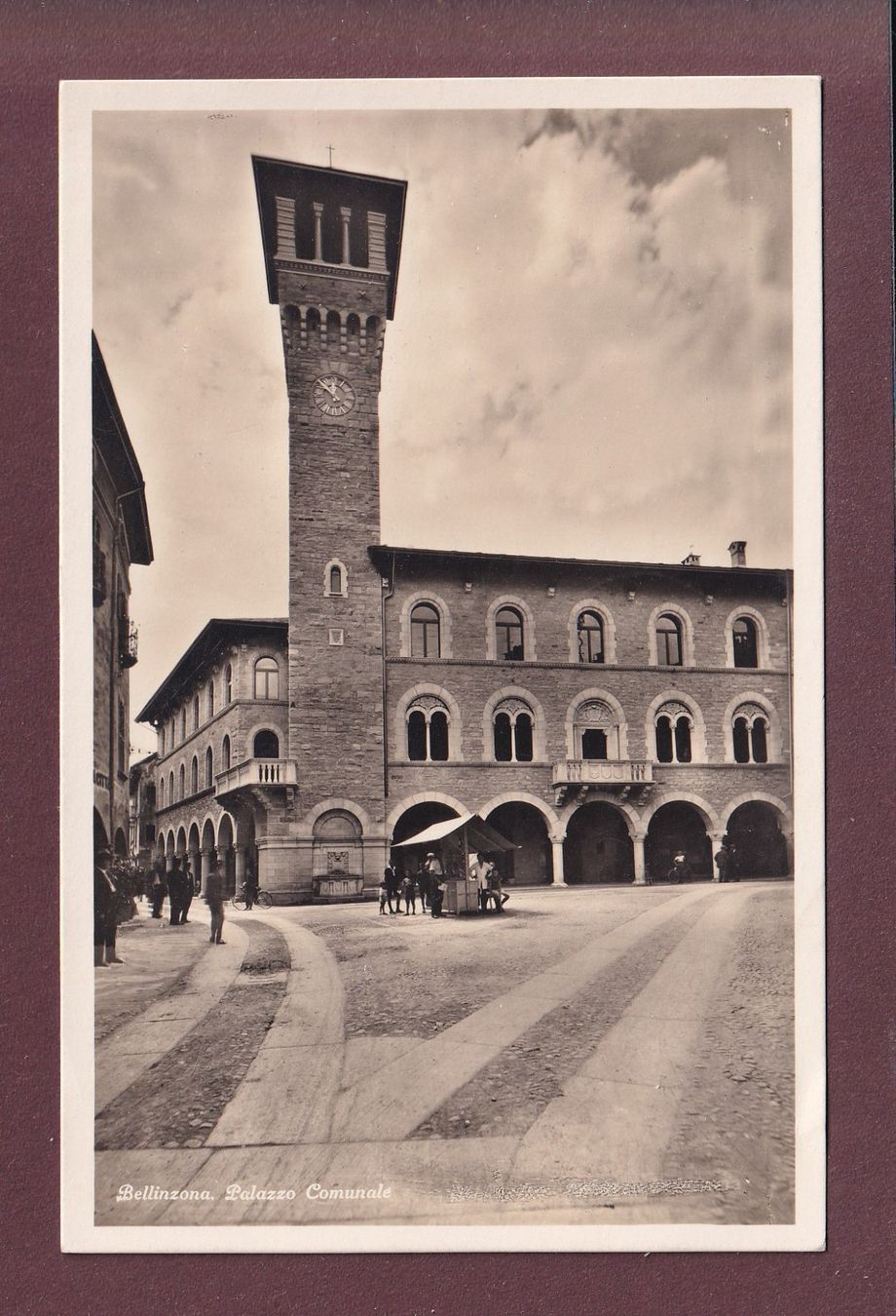 Cartoline postali: BELLINZONA - Palazzo Comunale - 1928 – Usato da Pully venduto da nicecards