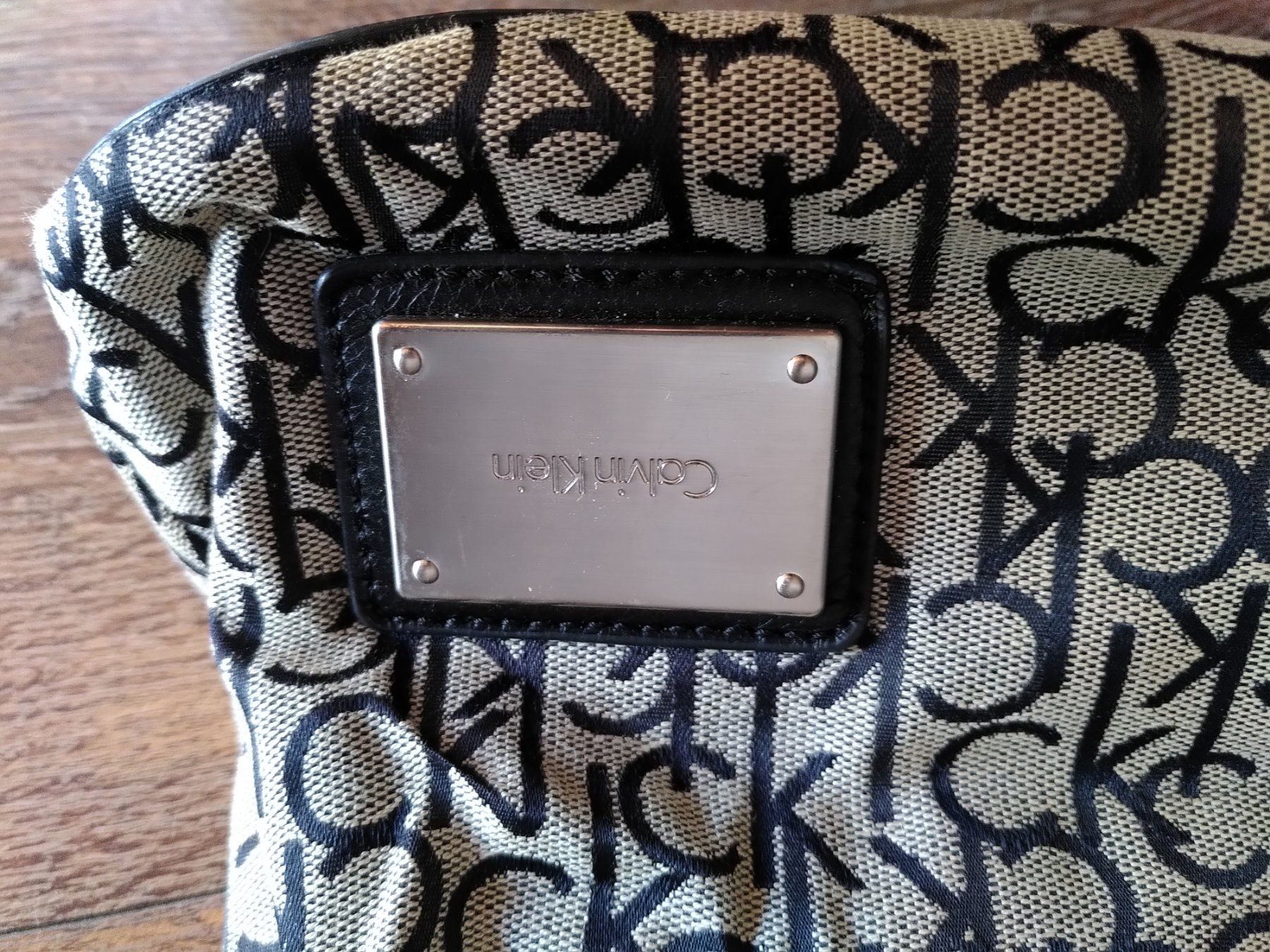 Calvin Klein Sacs femmes: Sac hobo Calvin Klein monogram – D'occasion à Châtel-St-Denis par melaimelai 6