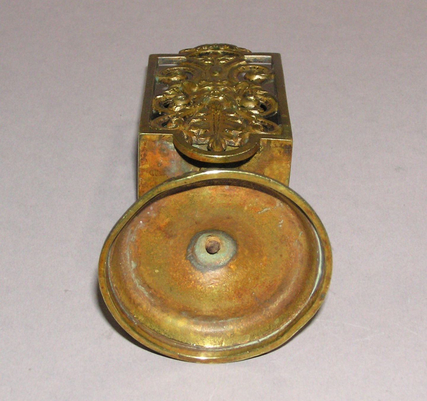 Accendini: ANTIKER STREICHHOLZSCHACHTELHALTER – Usato da Grenchen venduto da Antique-hunter 4
