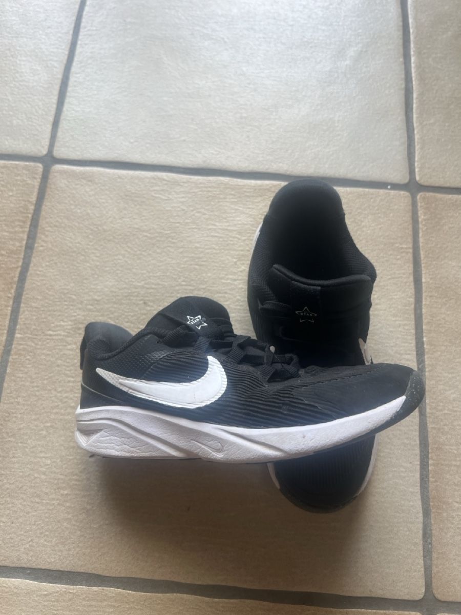 Nike Scarpe per ragazzi: Nike Kicks black white used size 34 – Usato da Bachenbülach venduto da Dana_Ondrasik 1