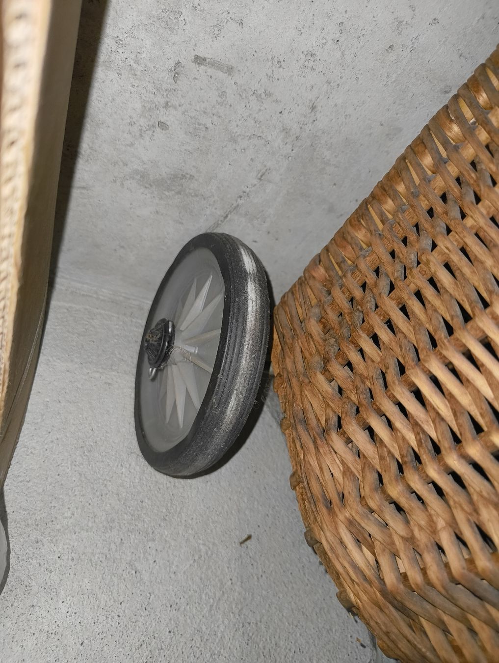 Autres articles pour la maison: Rollkorb – D'occasion à Zürich par maz_jj2t 2