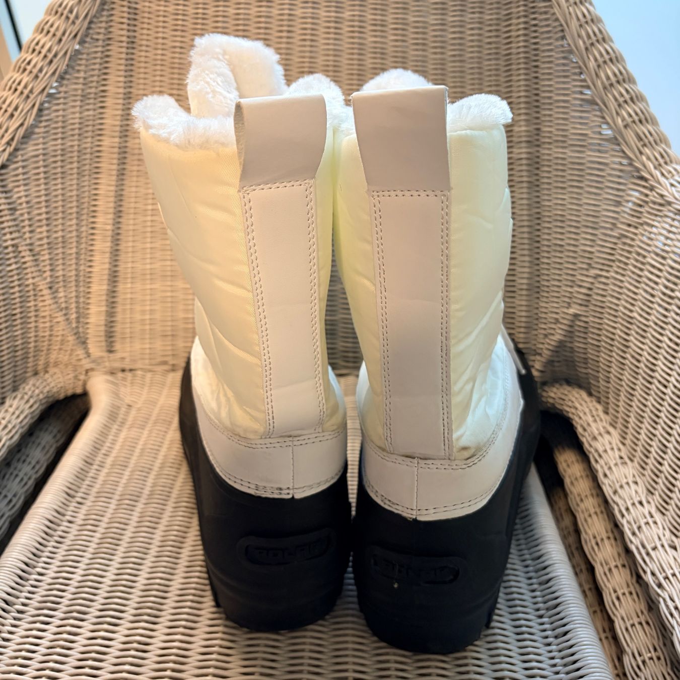 Herrenschuhe: Winterstiefel Weiss Schwarz Grösse wird ergänzt – Gebraucht aus Fahrweid von Antonio_Dantas 2