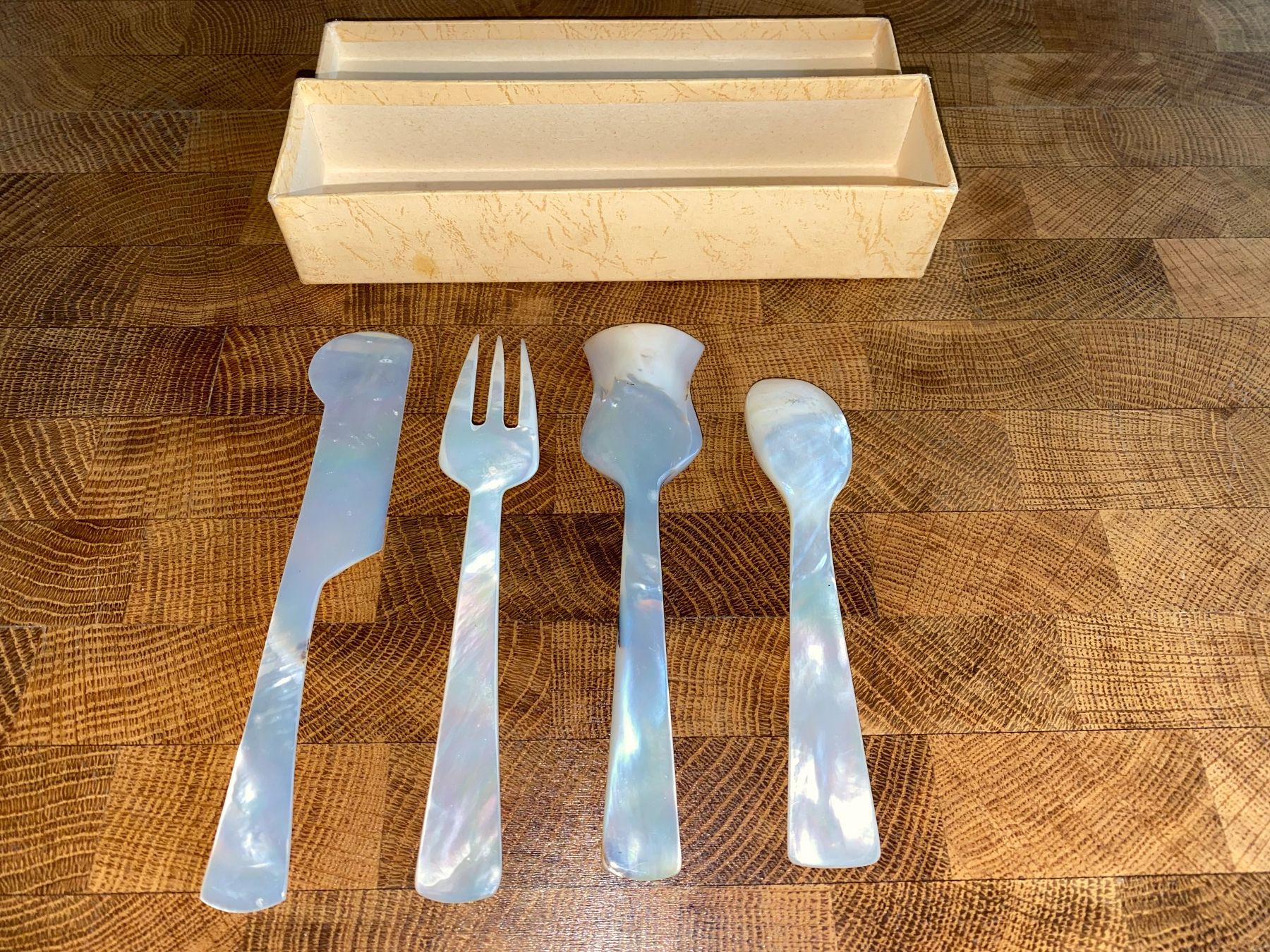 Set di posate: Altes Perlmutt Besteck – Usato da Rotkreuz venduto da mia_dc2r 2