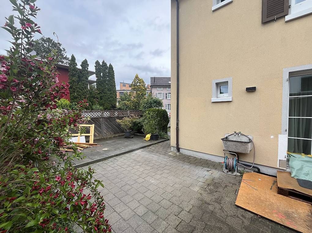 Rivestimenti per pavimenti: Verbundsteine und Betonplatten – Usato da Winterthur venduto da Aisler 3
