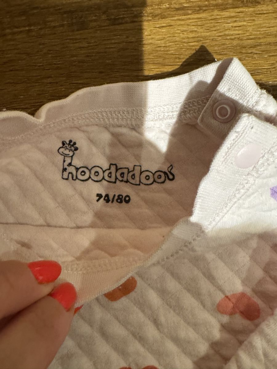 Lotti & Set di vestiti: Ensemble bébé 2 pièces 74/80, motifs cœurs – Usato da Erde venduto da Kitkatekate 1