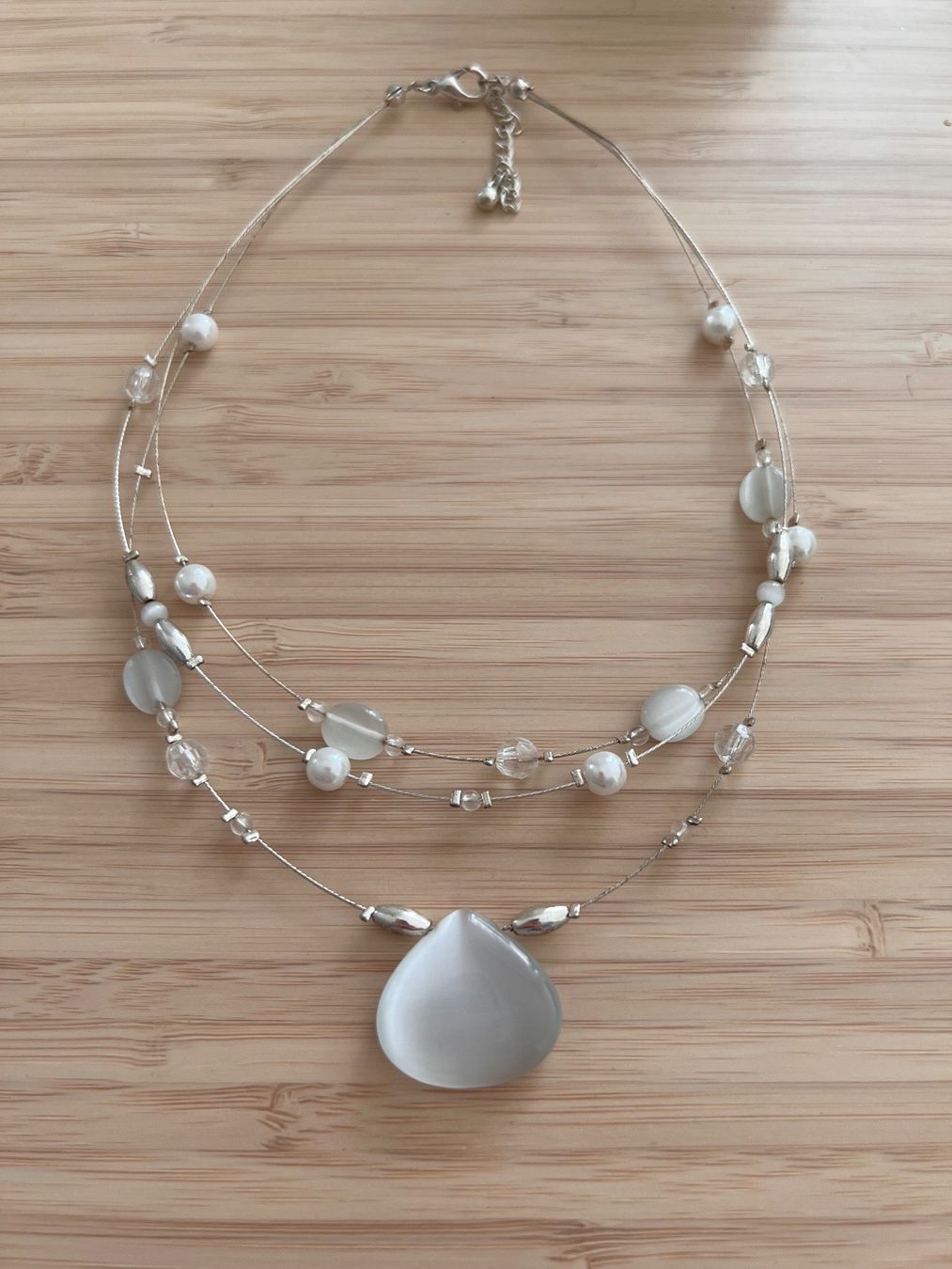 Catenine: White stone layered necklace – Nuovo (secondo la descrizione) da Genève venduto da Ballpencase