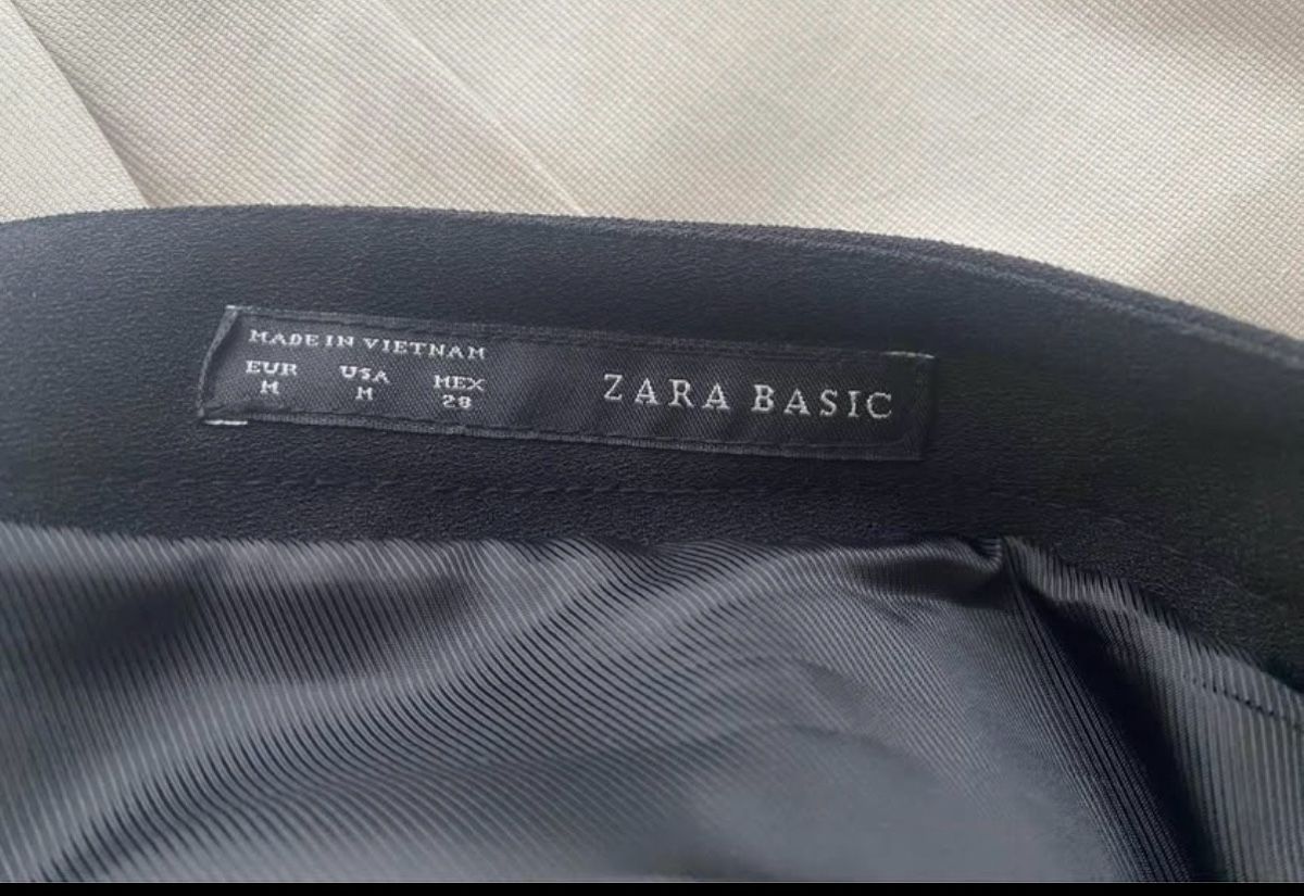 Röcke: Schwarzer Minirock von Zara Basic, Grösse M, Top Zustand – Neu (gemäss Beschreibung) aus Schlieren von Graziella1981 1