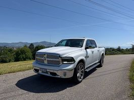 RAM 1500 5.7 V8 HEMI 4x4 in Top-Zustand, frisch ab Service