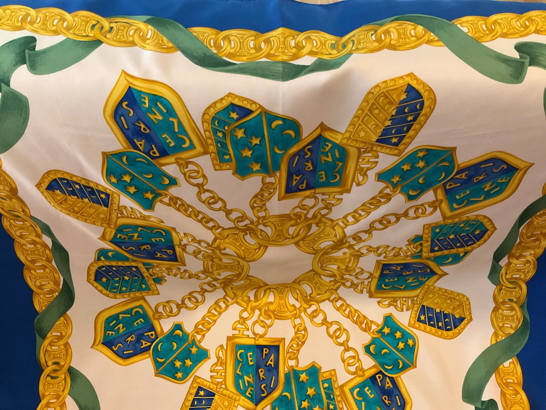 Celine Foulard & Sciarpe: Seidenschal von Celine Paris – Usato da Basel venduto da EllaNora 1