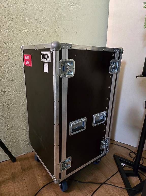 Altri accessori: Thon Rack 20HE Live 45 mit Rollen – Usato da Chur venduto da jag_9kwz