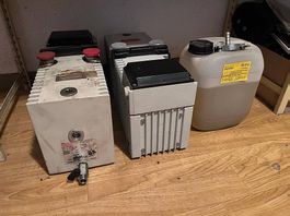 2 x Balzers Pfeiffer UNO 008 B Vakuumpumpe 8 m3/h 0.07mbar