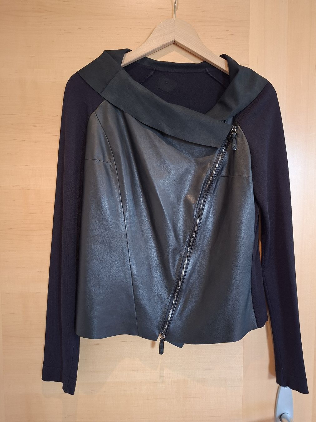 Giacche: Strickjacke mit Leder, Gr. 36 – Usato da Hausen AG venduto da Emirfinn