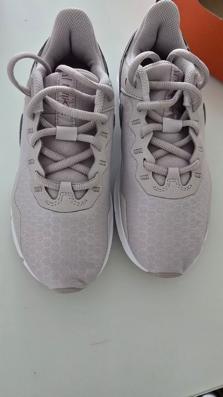 Nike Schuhe für Mädchen: Basket Nike 35.5 neuve – Neu und originalverpackt aus Estavayer-Le-Lac von zazadavidson 2
