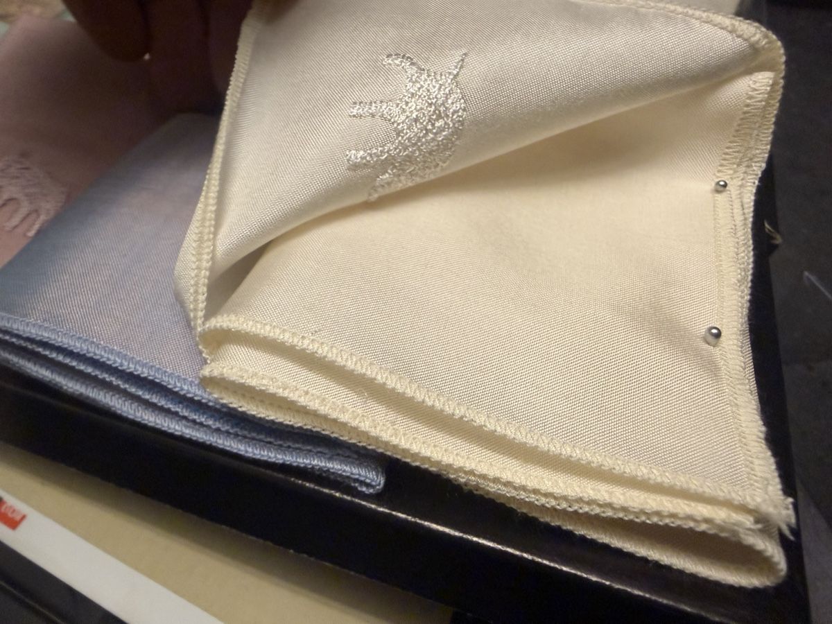 Altro in  Abbigliamento & Accessori: Coffrets mouchoirs en soie – Nuovo e nell'imballaggio originale da Corbeyrier venduto da ant_2r6l 3