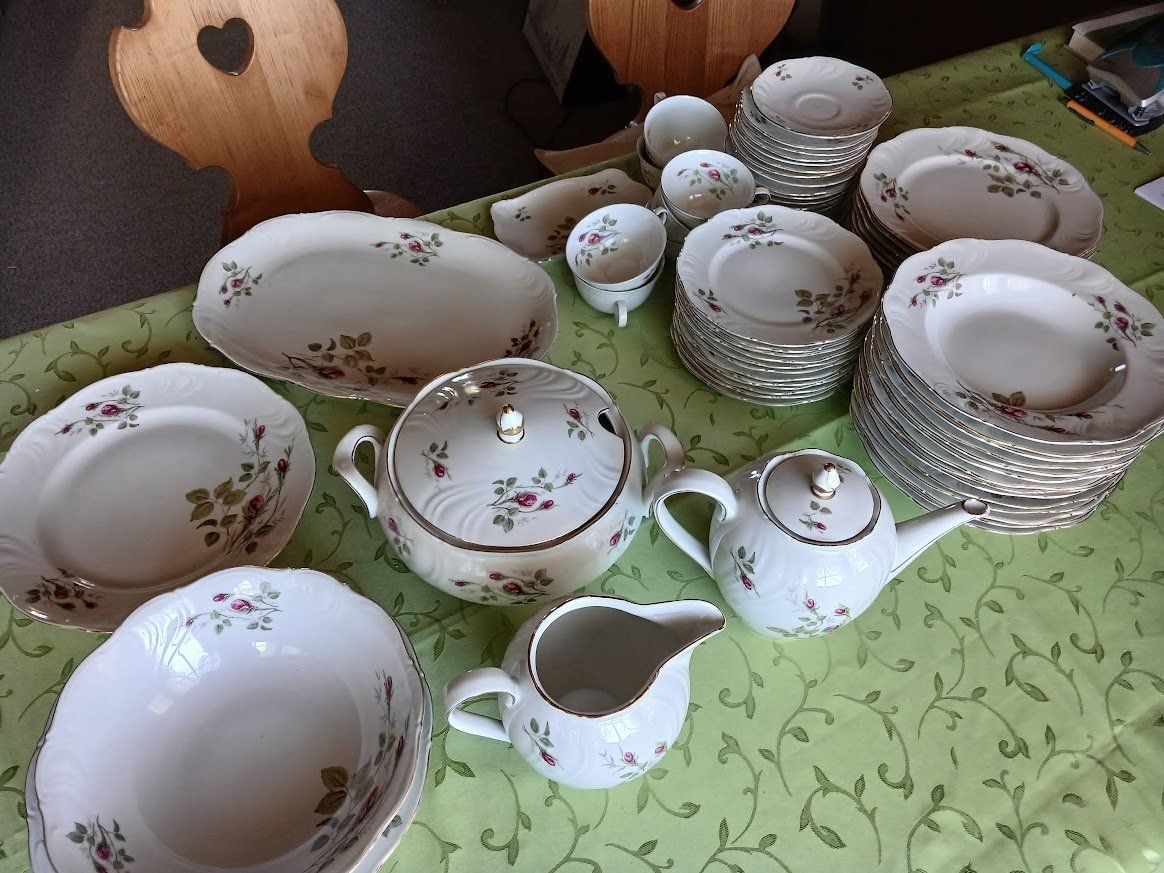 Set di piatti: Tafel- und Kaffeservice – Usato da Stein AR venduto da ritst