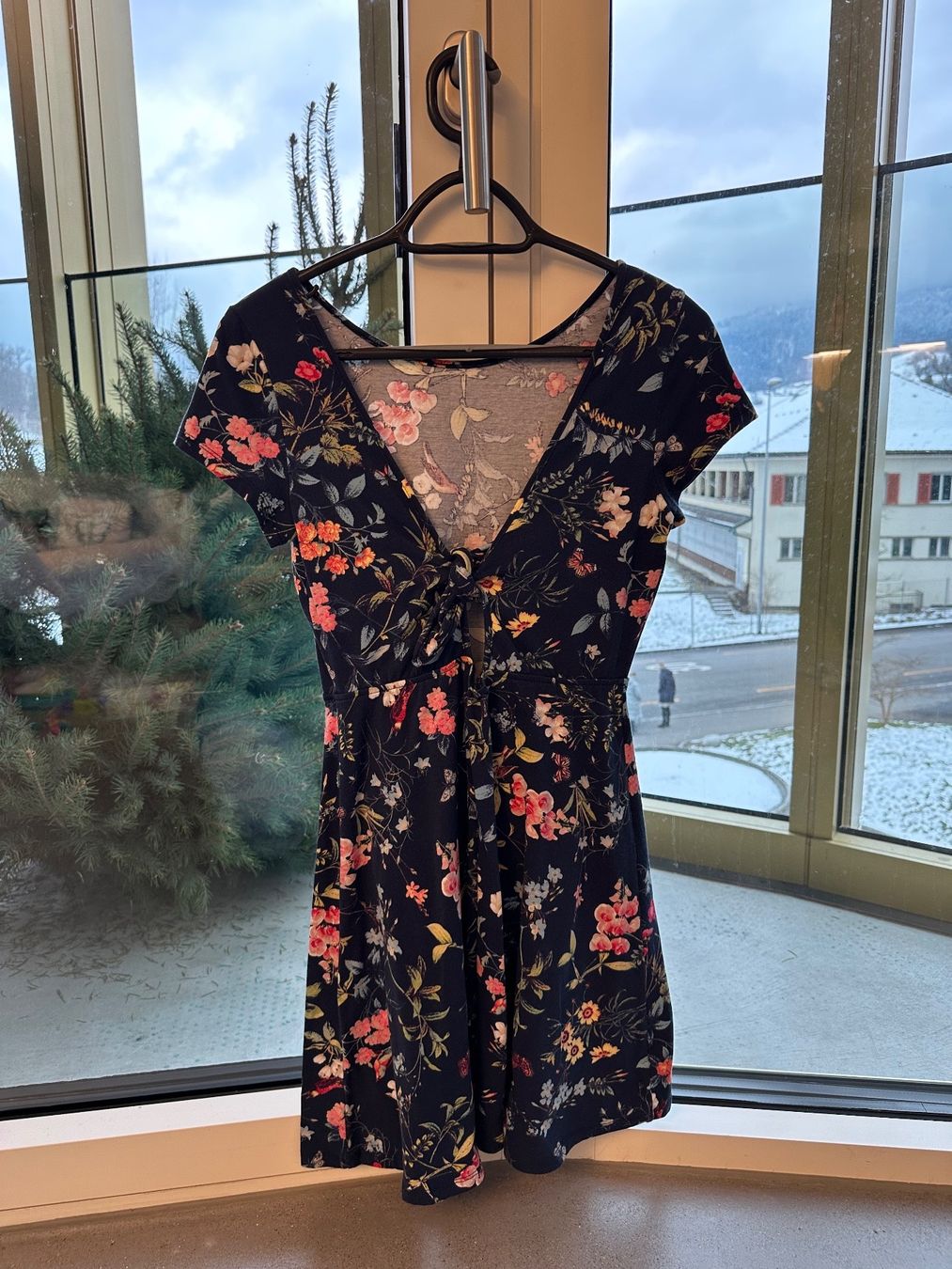 Vestiti: Bequemes buntes Sommerkleid – Usato da Luzern venduto da nad_nf8f 1