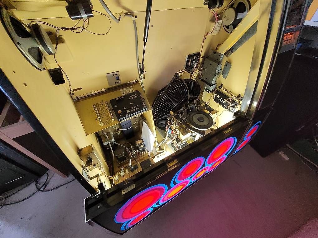 Jukebox: AMI Black magic Jukebox, 1978, Model R82 – Usato da Bettlach venduto da Antares25 3
