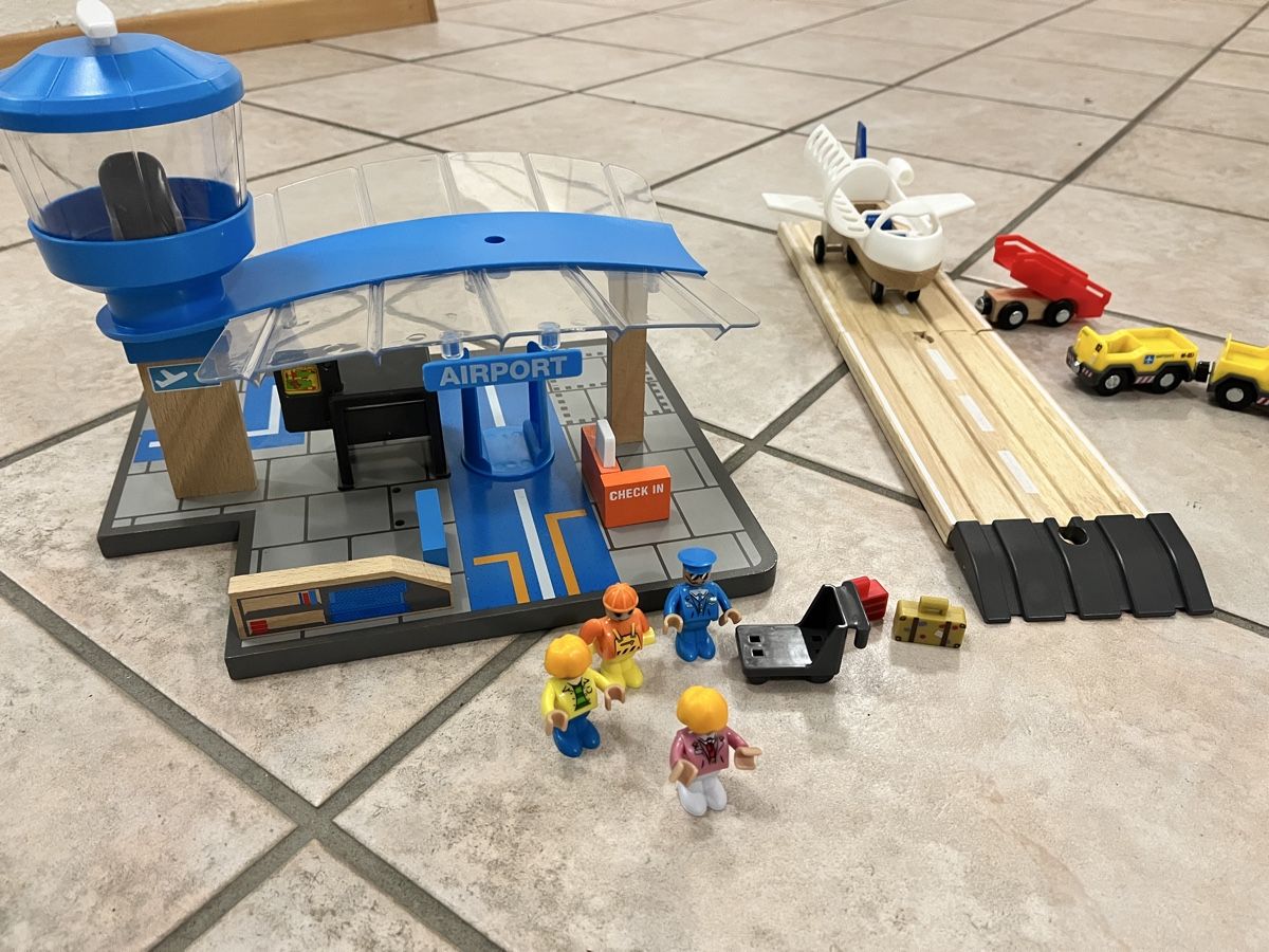 Giocattoli: Holz-Flughafen Spielset – Usato da Rheinfelden venduto da piler