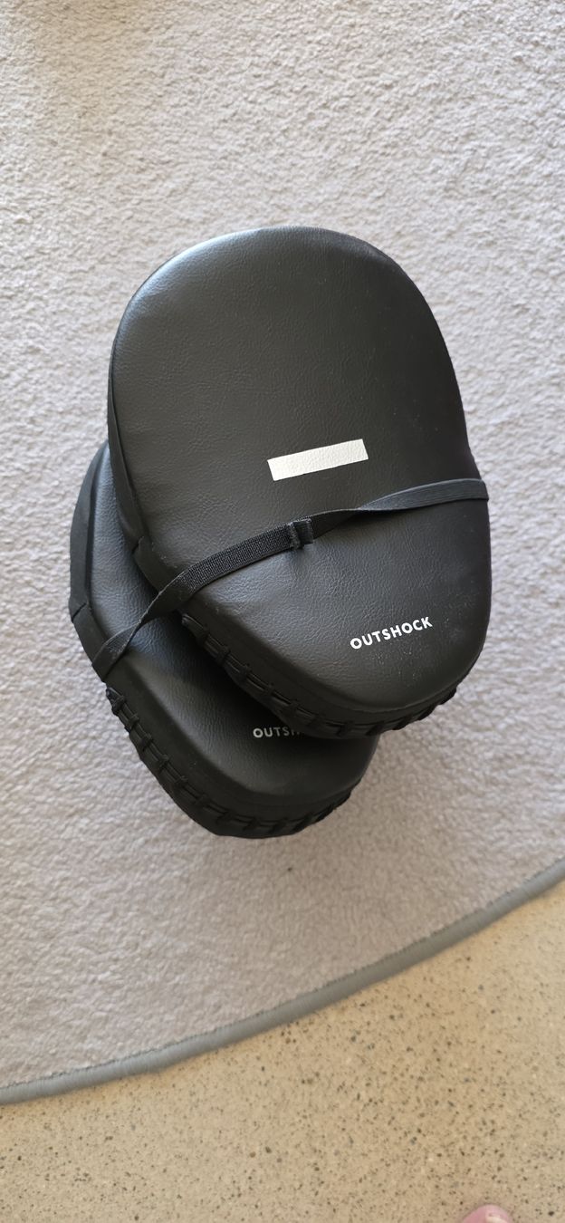 Decathlon Sacchi da boxe: Kinderboxsack mit Handschuhen und Pratzen. – Nuovo (secondo la descrizione) da Elsau venduto da tomtom198502 4
