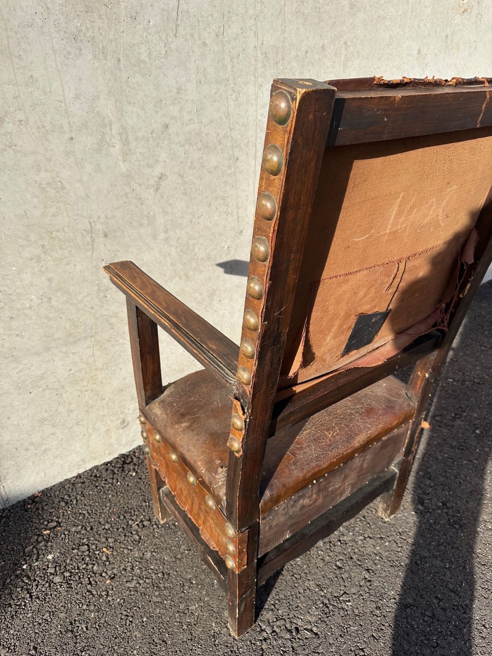 Poltrone: Beeindruckender Thronsessel, Leder & Messing  Toller, antike – Usato da Laufenburg venduto da industrial-silence 8