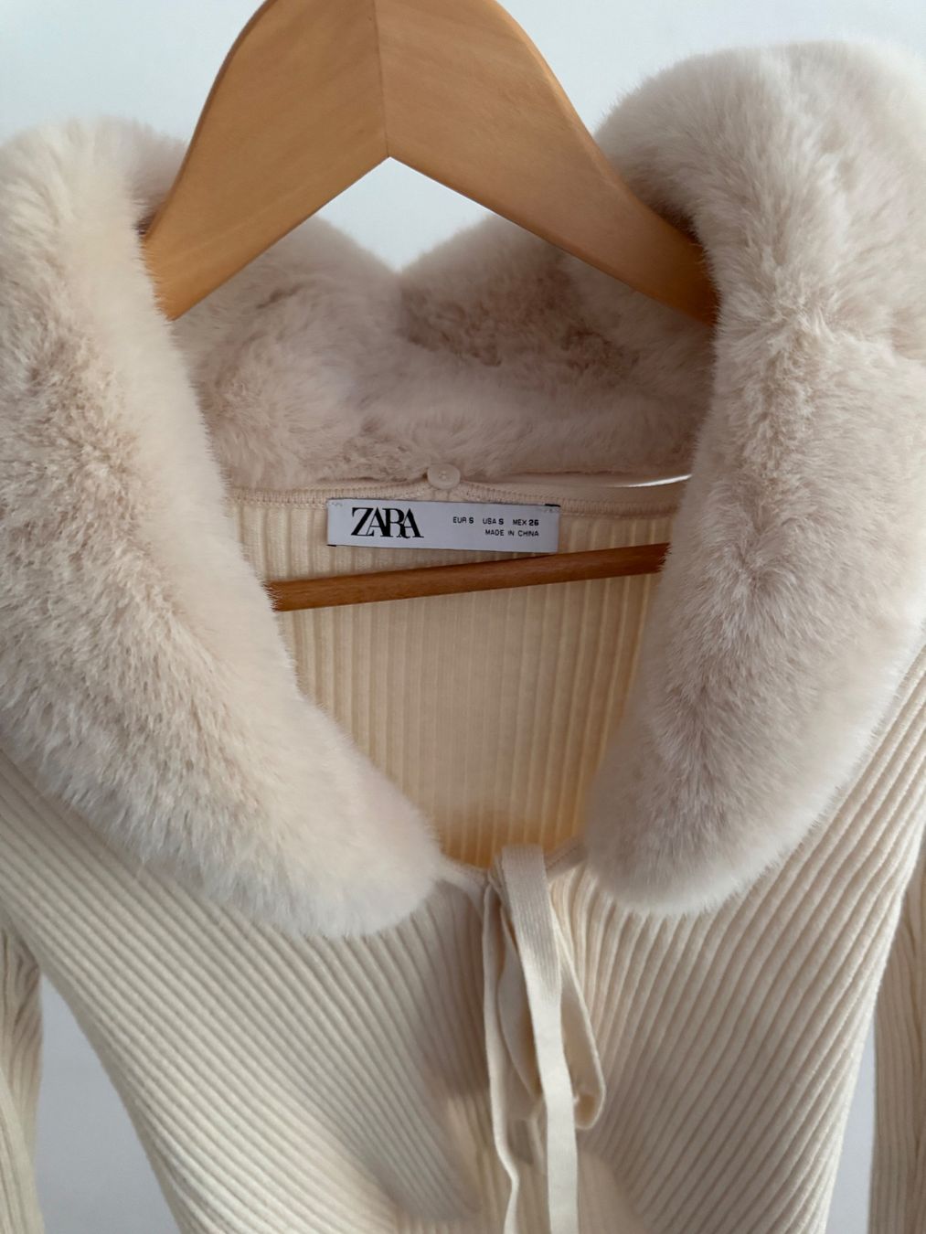 Zara Gilet & Giacche senza maniche: Gilet avec fourrure – Usato da Sion venduto da Mazarine_ 1