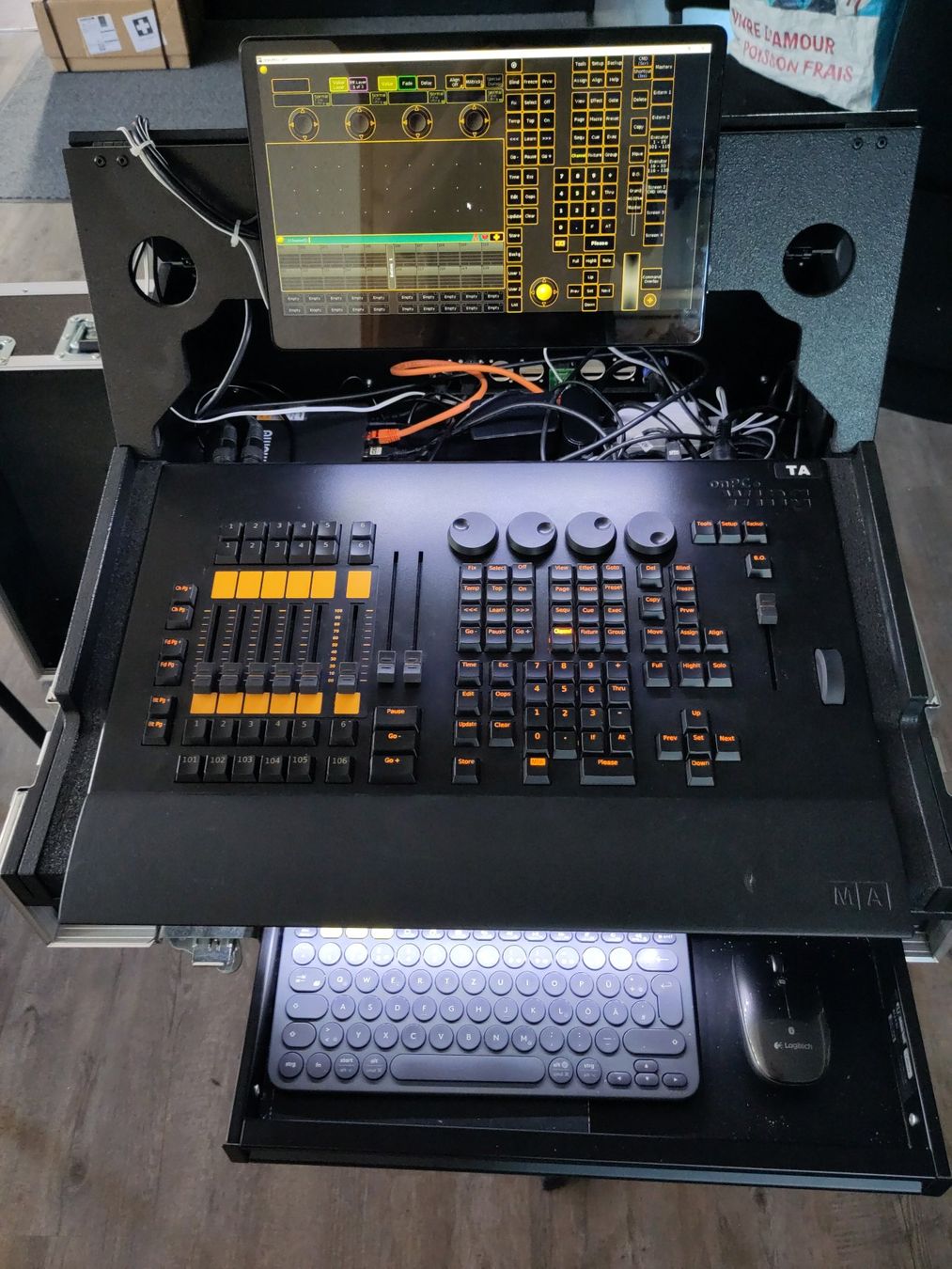 Steuerung: Console lumiere GrandMA 2 On Pc Command Wing + flight case – Gebraucht aus La Chaux-de-Fonds von JeanSeb