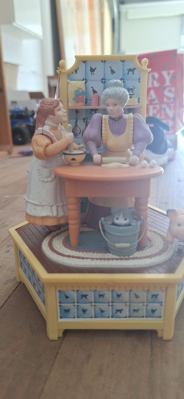 Enesco Carillon: Enesco Spieluhr – Nuovo (secondo la descrizione) da Grabs venduto da tschanny