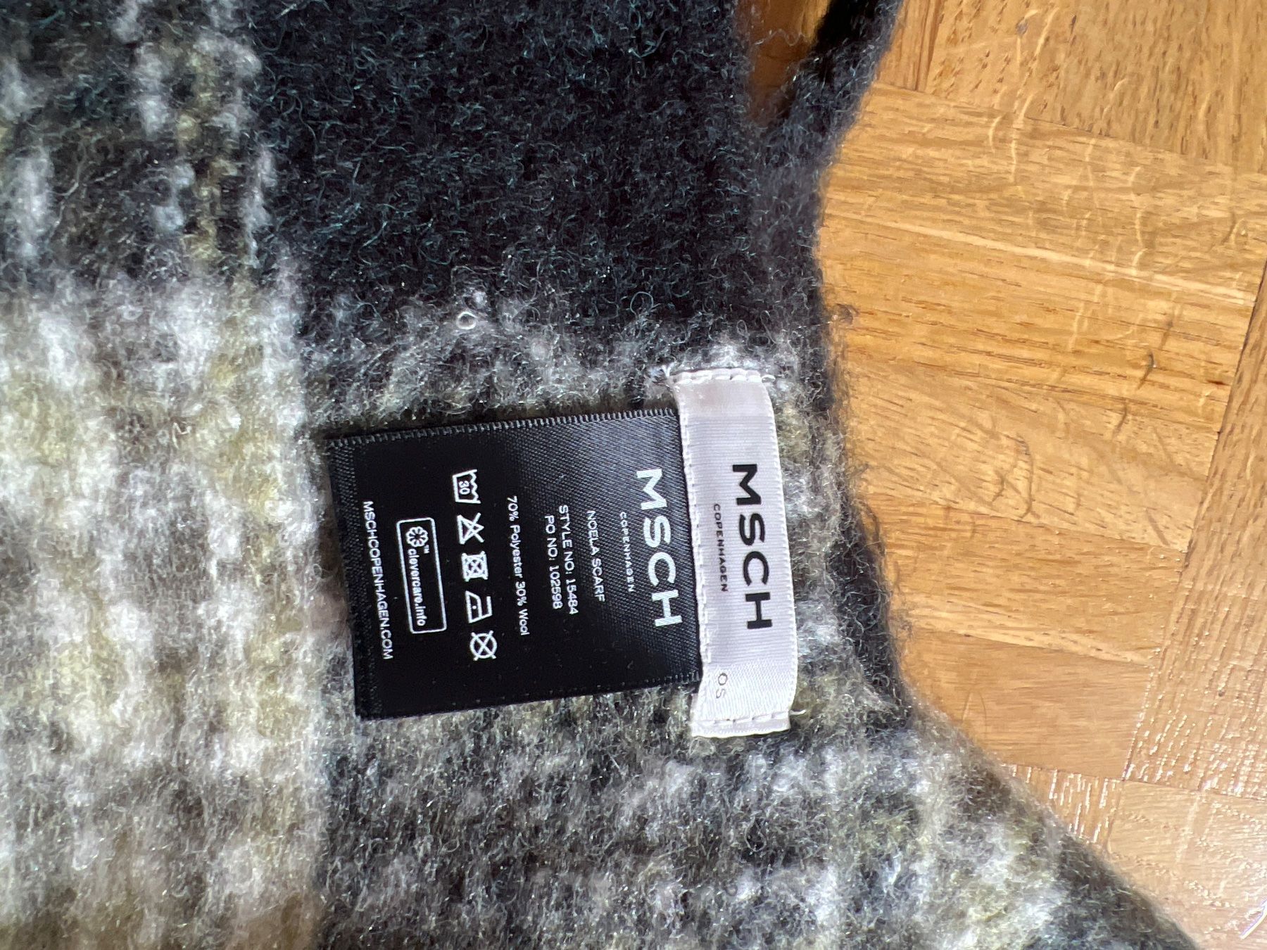 Foulard & Sciarpe: Winterhalstuch mit 30% Wolle – Usato da Bern venduto da nicole.ruprecht 2