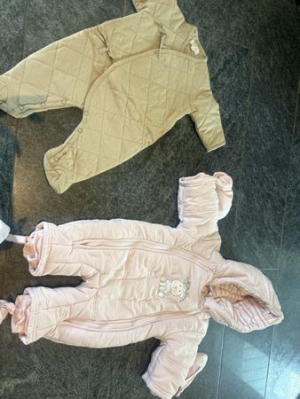 Combinaison bébé rose et beige t 3 a 6 mois 