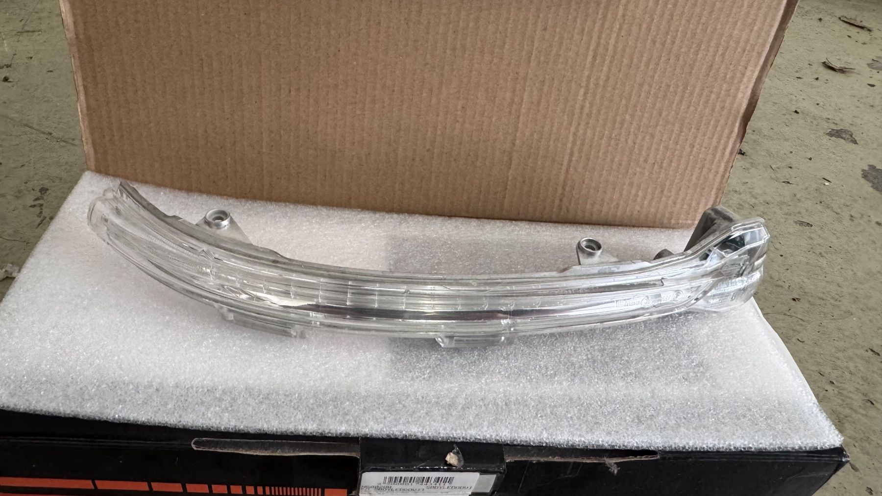 Volkswagen Tutti pezzi di ricambio auto: Original Spiegelblinker links und rechts – Usato da Wolfhausen venduto da ResalePoint 1