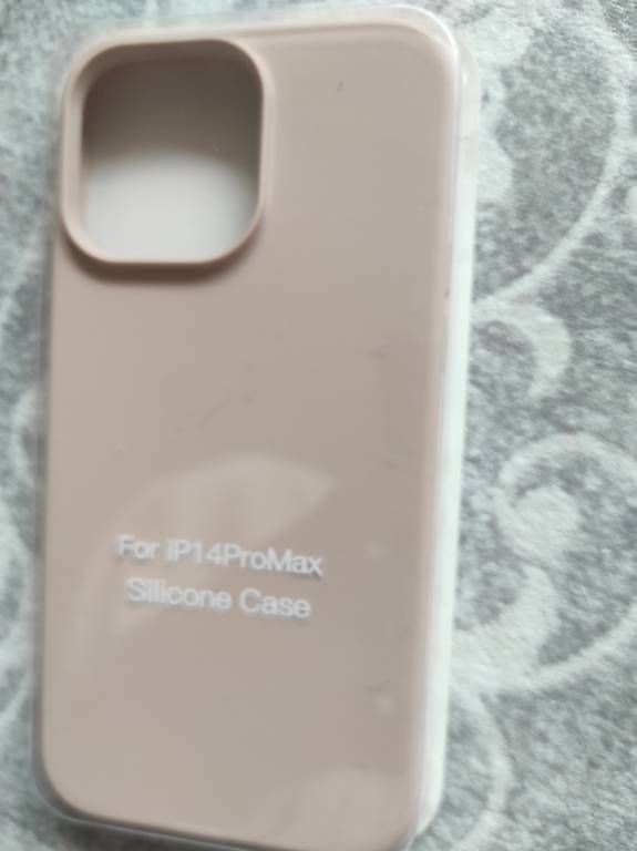Coques & Protection écran: iPhone 14 Pro Max Silicone Hülle  – Neuf avec emballage d'origine à Reinach BL par mil_b29q