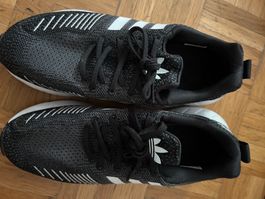 Turnschuhe Adidas Swift Run schwarz Grösse 39/5
