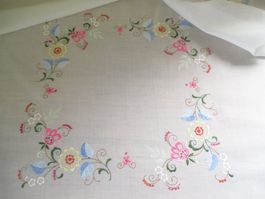 Tischdecke prächtige Seiden und Schatten Stickerei