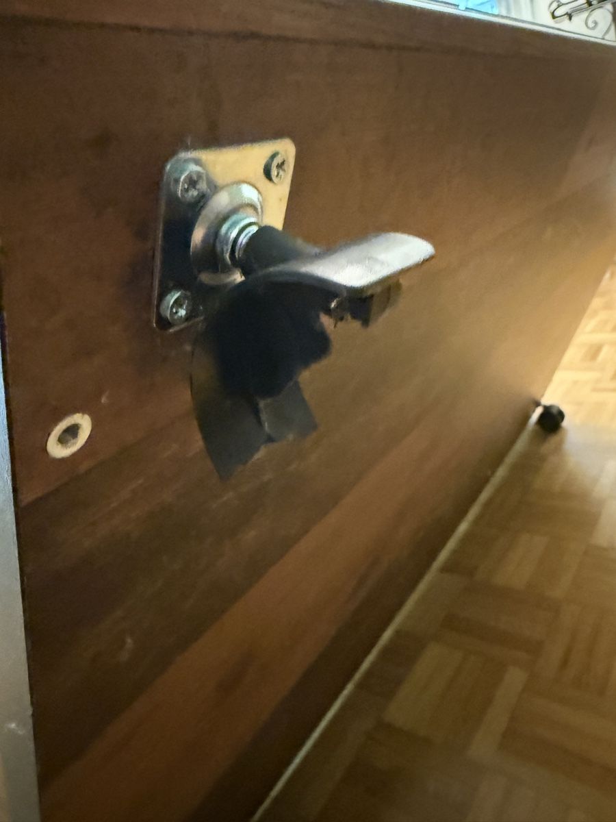 Tische: Salon-Tisch – Defekt aus Luzern von Kusi_Ineeyc 1