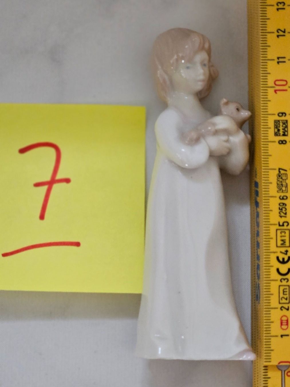 Figuren: Porzellanfigur Mädchen mit Hündchen – Gebraucht aus Meggen von G7957c24
