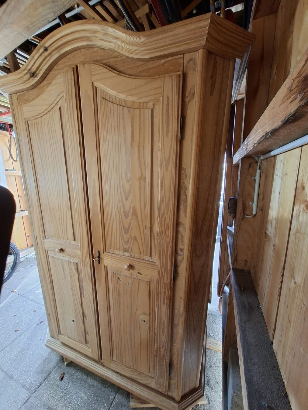 Schränke: Massiver Kleiderschrank aus Holz – Gebraucht aus Balterswil von bischoftanja 2