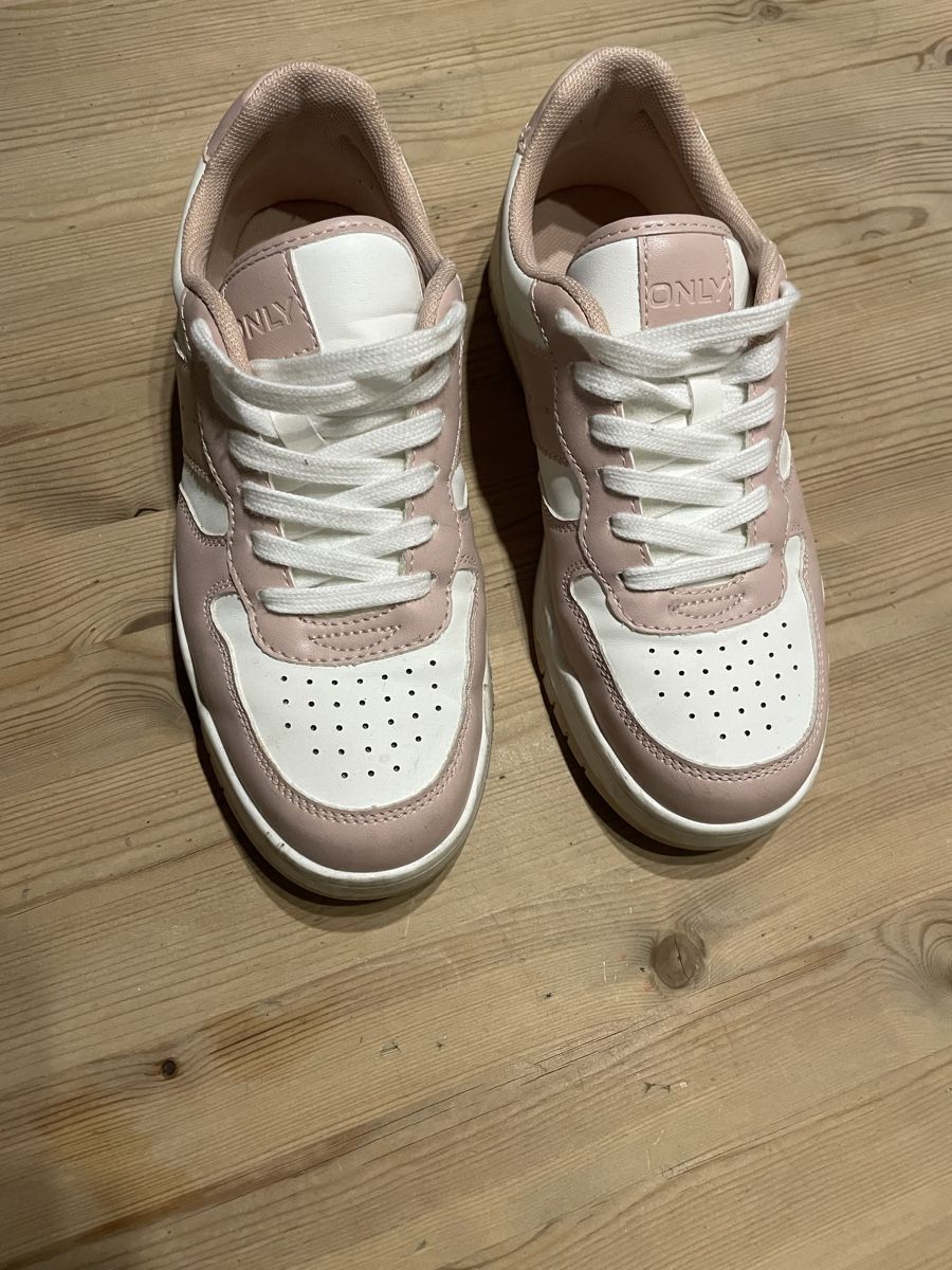 Only Scarpe da donna: ONLY Sneaker, Gr. 38, Pastellrosa/Weiss – Usato da Mitlödi venduto da meyer-sabrina 1