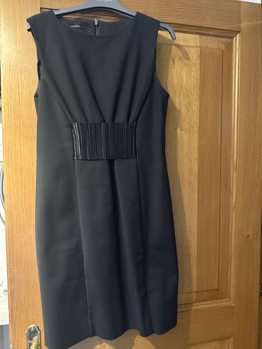 Robes: Robe noire «Caractère», taille 38-40 – Neuf (Voir description) à Chailly-Montreux par she_y6t8 1