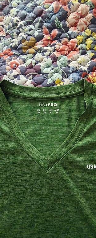 T-shirt: T-shirt USA Pro Tech V vert - taille 38 – Usato da Fribourg venduto da cov_5s7x 2