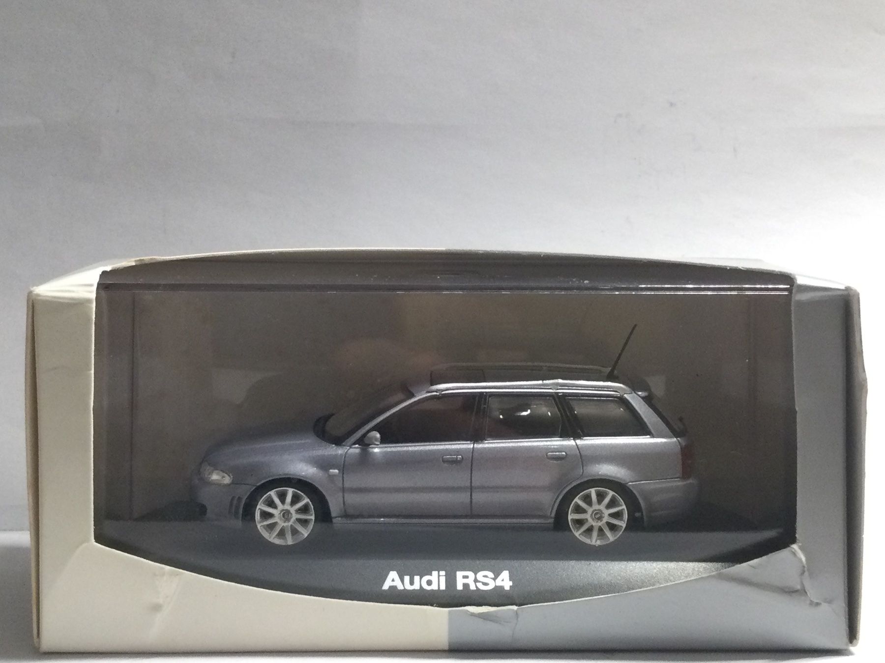 Audi Modellautos: Minichamps 1:43 Audi RS4 Silver 2000 – Neu und originalverpackt aus Herisau von cacamarena09 7