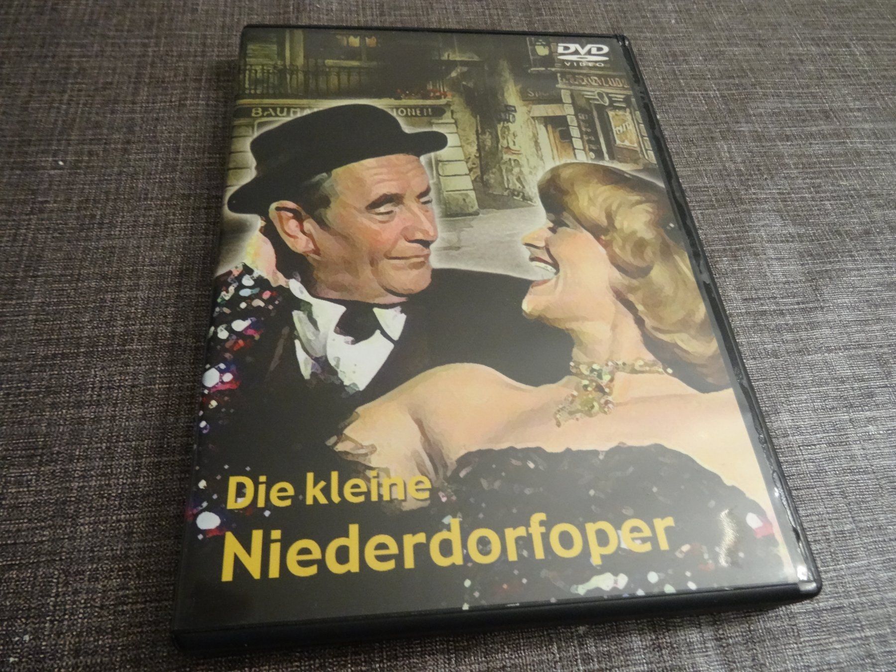 Tutti i DVDs: DVD Die kleine Niederdorfer – Usato da Olten venduto da Disc-Verkauf