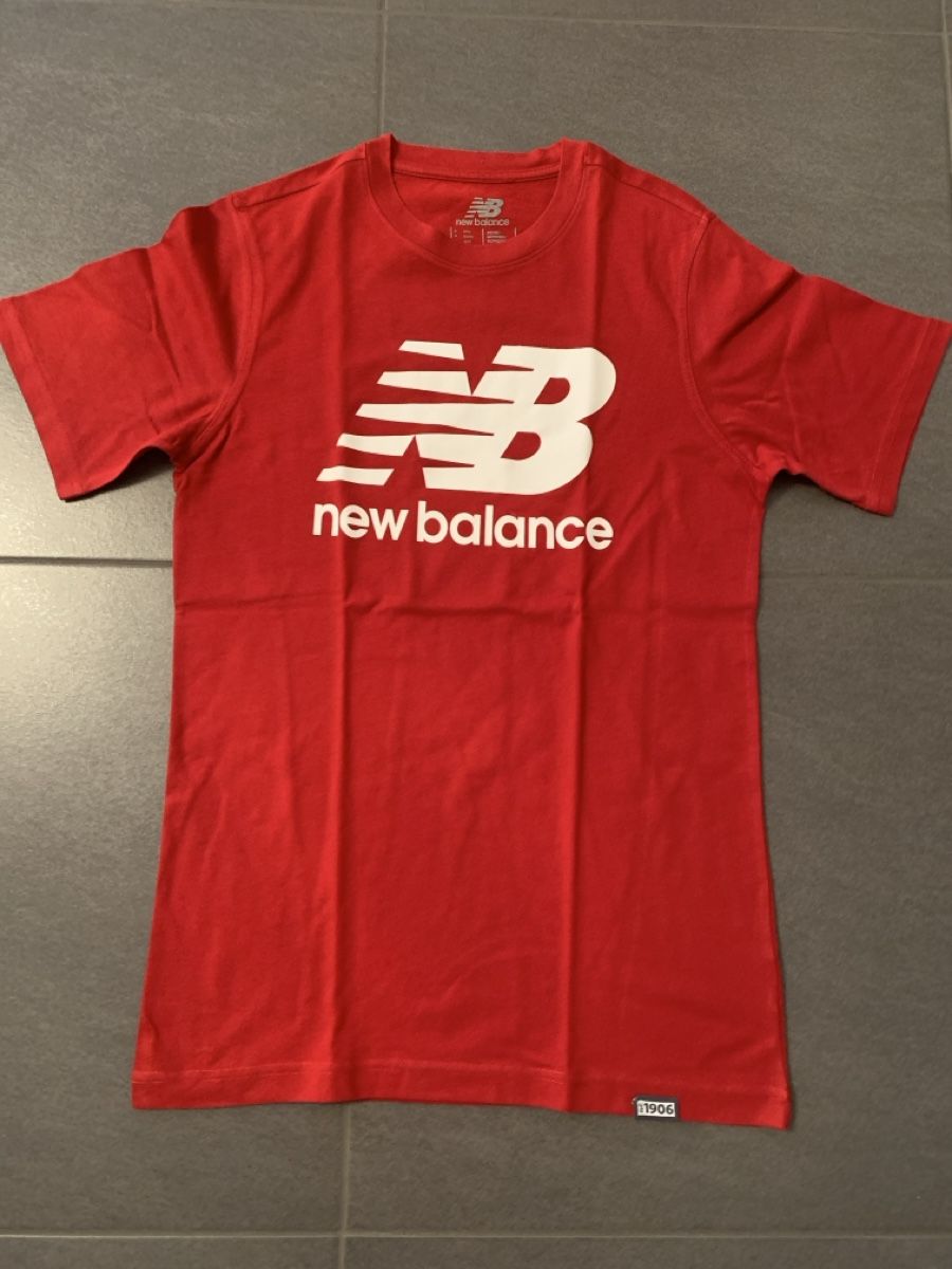 New Balance T-shirt: T-shirt NEW Balance – Nuovo (secondo la descrizione) da Collombey venduto da amina36