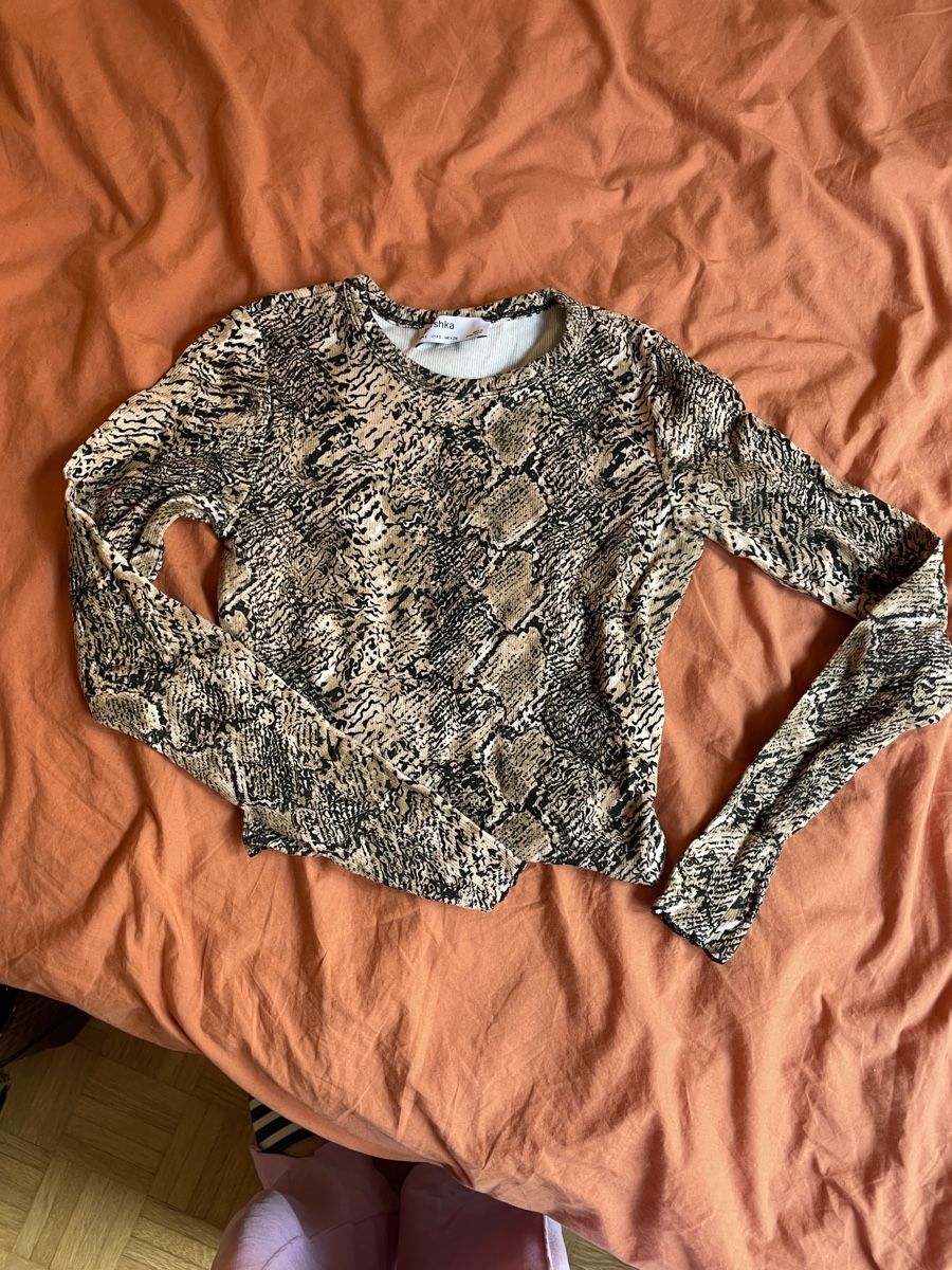 Bershka Top: Langarmshirt/Top, Schlangenmuster Schlangen Optik, Gr. S – Nuovo (secondo la descrizione) da Zürich venduto da Carlajimena 7